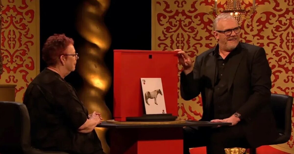 Taskmaster - S9 E7: Horse or Laminator - Jo Brand Quiz - By theyfkthem