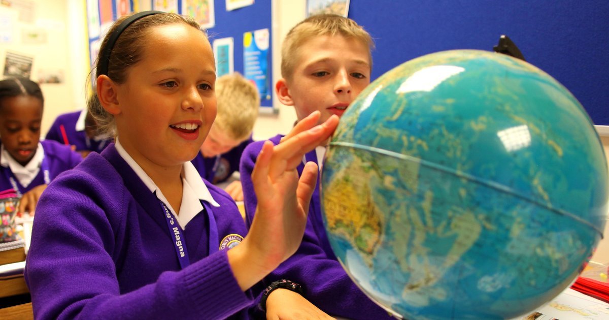 Школьники it. В электронную таблицу занесли результаты тестирования учащихся. Порядок записей в таблице. Ученик школа география информатика. Наука математика.